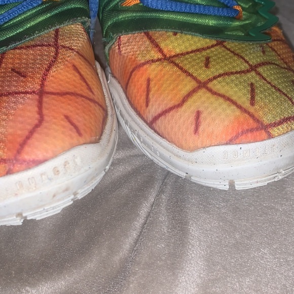 SPONGEBOB SQUAREPANTS X KYRIE 5 - Picture 2 of 10